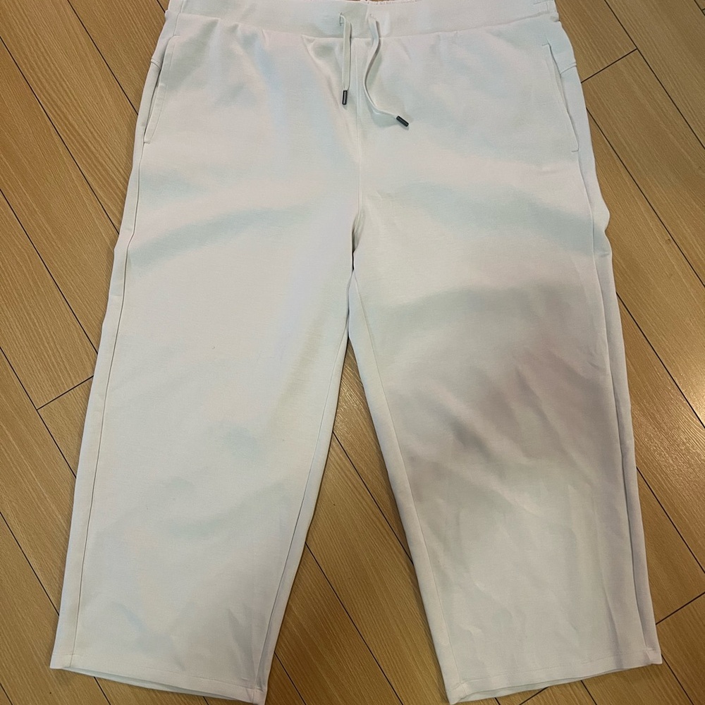 Elegant White Cropped Pants for Women